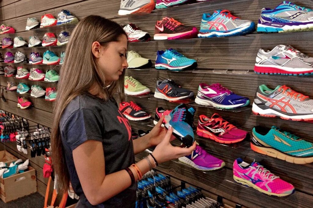 Verter entrada quemado Comprar zapatillas en tienda o por internet: ventajas e inconvenientes –  Siempre Running