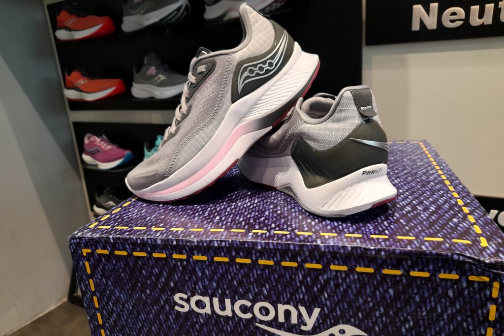 Saucony Endorphin Shift 2