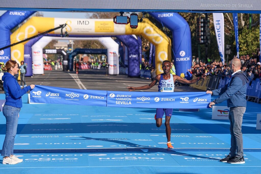 Jorge Castelblanco consigue en el Maratón de Sevilla un nuevo récord nacional de la distancia